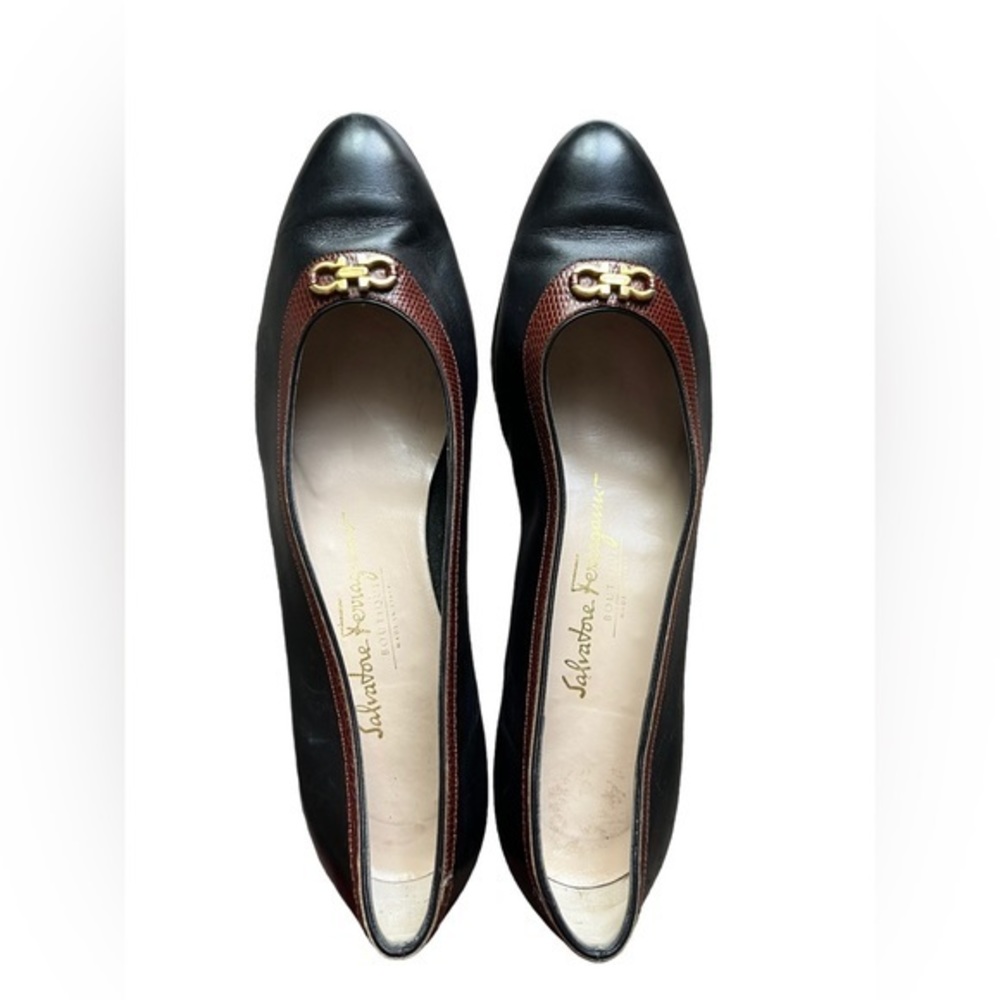 Salvatore Ferragamo black/brown pumps beautiful vintage with gold-toe detailing.